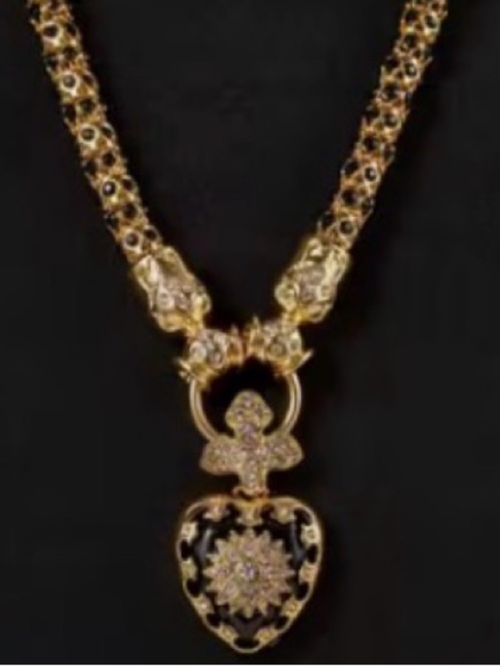 NWOT BEAUTIFULLY DETAILED ROMANTIC GESTURE